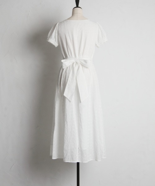 tocco closet(トッコ クローゼット)の「りぼん付きコットンフラワー刺繍レースワンピース(ワンピース・レディース・オフホワイト/グレイッシュブルー/ラベンダー・M)」の11枚目の写真