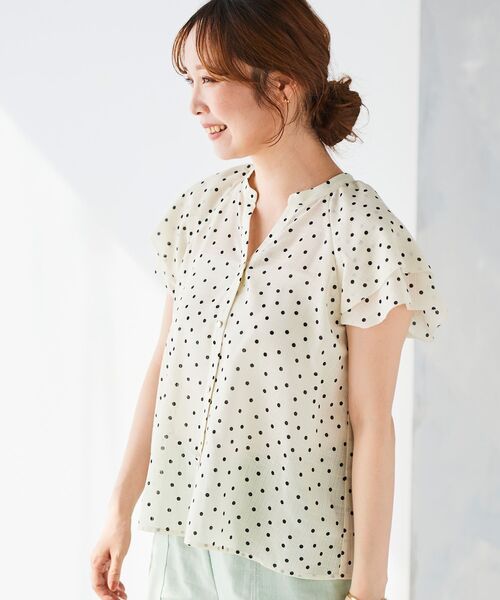 le.coeur blanc（ルクールブラン）の「シアースラブVネックブラウス（シャツ/ブラウス・レディース・ブラック/ホワイト系その他/ブラック系その他・38）」の5枚目の写真