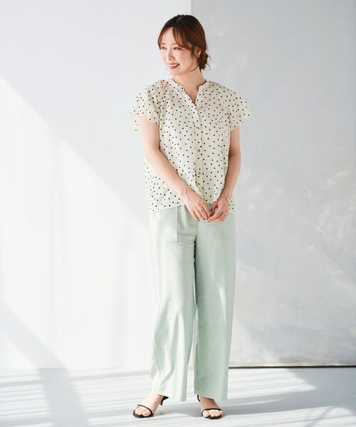 le.coeur blanc（ルクールブラン）の「シアースラブVネックブラウス（シャツ/ブラウス・レディース・ブラック/ホワイト系その他/ブラック系その他・38）」の11枚目の写真