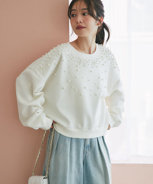 La boutique BonBon(ラブティックボンボン)の「パール付ダンボールプルオーバー(スウェット・レディース・ライトグレー/オフホワイト・FREE)」の3枚目の写真