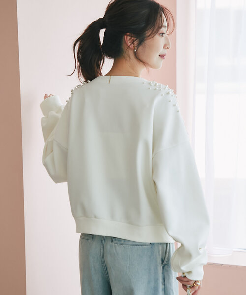 La boutique BonBon(ラブティックボンボン)の「パール付ダンボールプルオーバー(スウェット・レディース・ライトグレー/オフホワイト・FREE)」の5枚目の写真