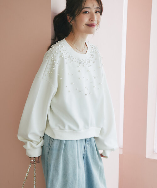 La boutique BonBon(ラブティックボンボン)の「パール付ダンボールプルオーバー(スウェット・レディース・ライトグレー/オフホワイト・FREE)」の6枚目の写真