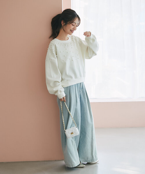 La boutique BonBon(ラブティックボンボン)の「パール付ダンボールプルオーバー(スウェット・レディース・ライトグレー/オフホワイト・FREE)」の7枚目の写真