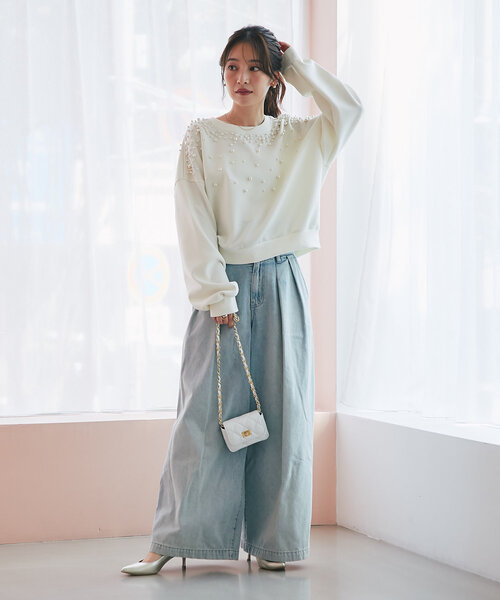 La boutique BonBon(ラブティックボンボン)の「パール付ダンボールプルオーバー(スウェット・レディース・ライトグレー/オフホワイト・FREE)」の8枚目の写真