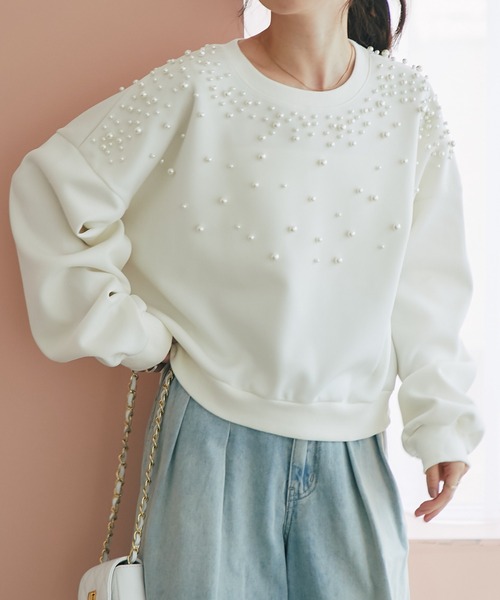 La boutique BonBon(ラブティックボンボン)の「パール付ダンボールプルオーバー(スウェット・レディース・ライトグレー/オフホワイト・FREE)」の1枚目の写真