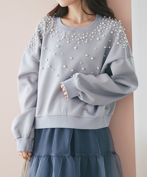 La boutique BonBon(ラブティックボンボン)の「パール付ダンボールプルオーバー(スウェット・レディース・ライトグレー/オフホワイト・FREE)」の2枚目の写真