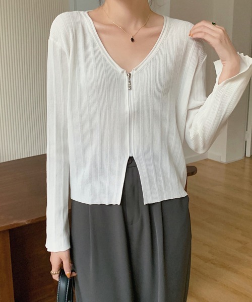 Doux Belle(ドゥーベル)の「ショート丈リブトップス(Tシャツ/カットソー・レディース・ブラック/オフホワイト/ブルー/レッド系その他2・FREE)」の5枚目の写真