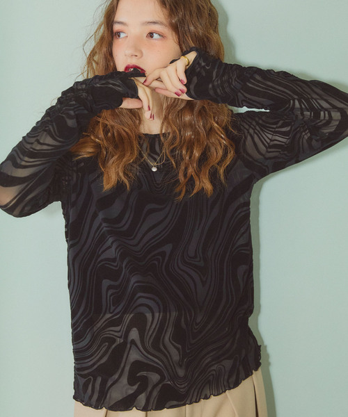 ELLEgirl(エルガール)の「マーブルシアートップス【ELLEgirl/エル ガール】(Tシャツ/カットソー・レディース・ブラック・FREE)」の4枚目の写真