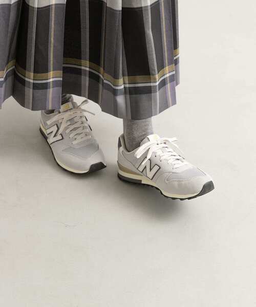 NEW BALANCE(ニューバランス)の「NEW BALANCE WL996(スニーカー・レディース・グレー/ホワイト・24/24.5/23.5)」の2枚目の写真