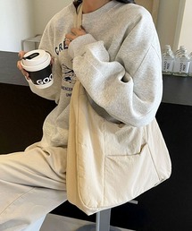 【軽量・A4収納可】ラウンドフォルムナイロンショルダーバッグ