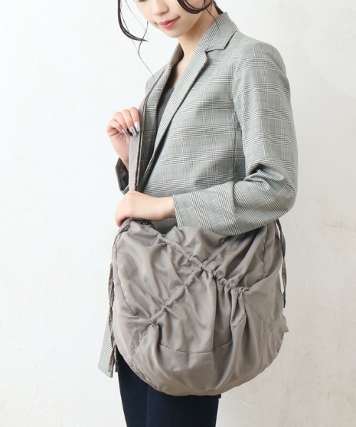 Per sist ence(パーシエンス)の「はっ水クロスシャーリングショルダー(ショルダーバッグ・レディース・アイボリー/ブラック/カーキ/グレー・FREE)」の1枚目の写真