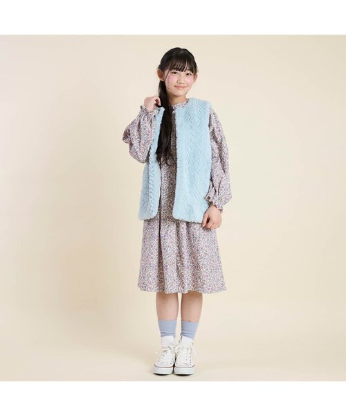 Seraph（セラフ）の「リバーシブルファーベスト_ジュニア（ダウンベスト・キッズ・アイボリー/サックスブルー/ブラウン・150/160）」の7枚目の写真