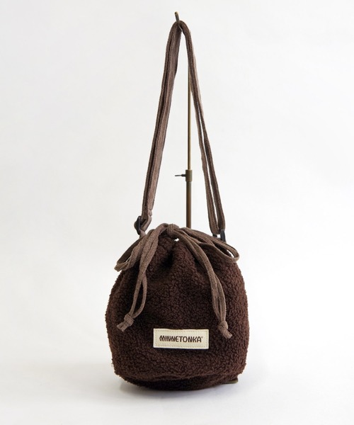 Minnetonka（ミネトンカ）の「MINNETONKA（ミネトンカ） / ボア巾着ショルダーバッグ PURSE BOA BAG（ショルダーバッグ・レディース・グレー/ブラウン/アイボリー・FREE）」の6枚目の写真