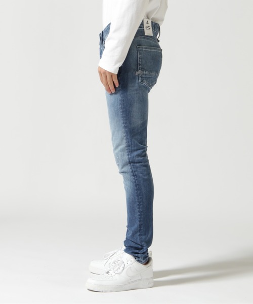 DENHAM（デンハム）の「ダメージ加工デニムパンツ（デニムパンツ・メンズ・ブルー・31）」の2枚目の写真