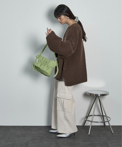 THE YOn（ザヨン）の「【サステナブル】ラグランスリーブルーズフィットニットプルオーバー（ニット/セーター・レディース・ダークブラウン/ピンク/イエロー/アイボリー・FREE）」の11枚目の写真