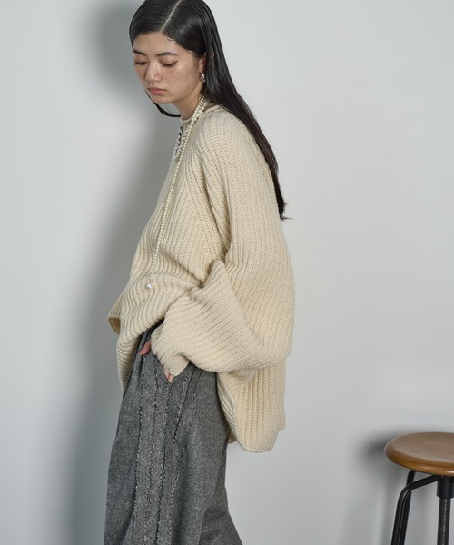 THE YOn（ザヨン）の「【サステナブル】ラグランスリーブルーズフィットニットプルオーバー（ニット/セーター・レディース・ダークブラウン/ピンク/イエロー/アイボリー・FREE）」の15枚目の写真