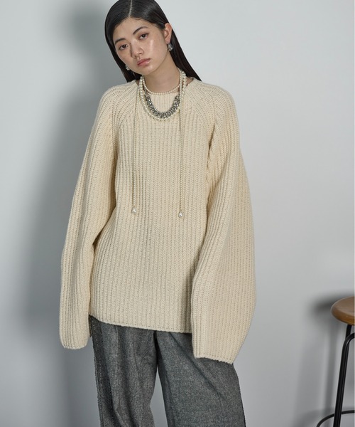 THE YOn（ザヨン）の「【サステナブル】ラグランスリーブルーズフィットニットプルオーバー（ニット/セーター・レディース・ダークブラウン/ピンク/イエロー/アイボリー・FREE）」の13枚目の写真