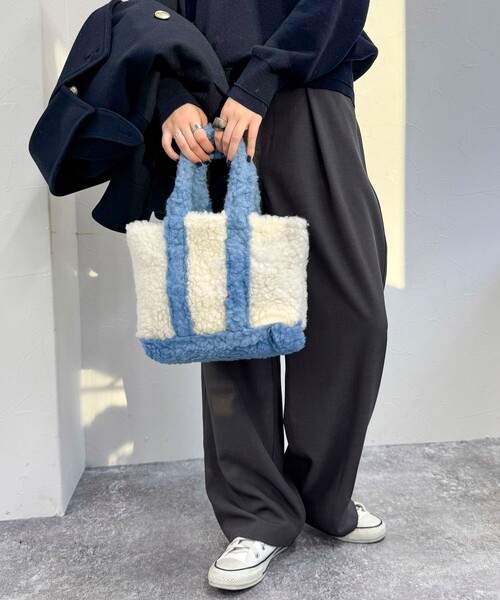 fredy emue（フレディエミュ）の「TWボア配色トートバッグ（トートバッグ・レディース・グレー系その他/ブルー系その他4・FREE）」の4枚目の写真