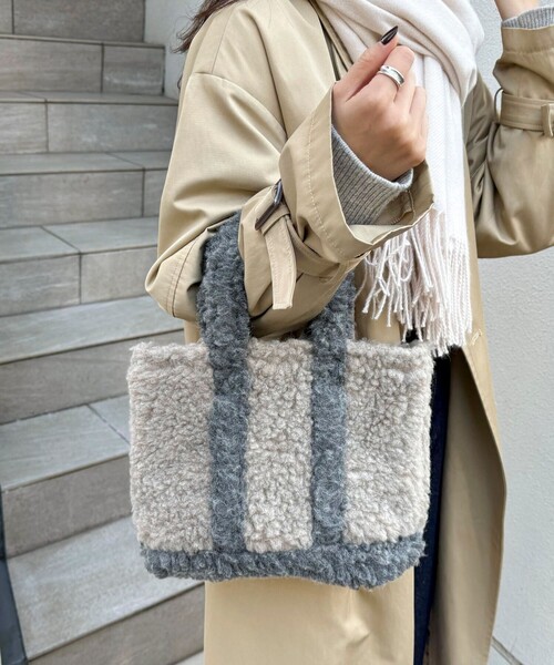 fredy emue（フレディエミュ）の「TWボア配色トートバッグ（トートバッグ・レディース・グレー系その他/ブルー系その他4・FREE）」の9枚目の写真