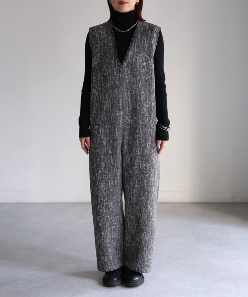 Riberry(リベリー)の「深Vネックツイードサロペット(サロペット/オーバーオール・レディース・ブラック・FREE)」の10枚目の写真