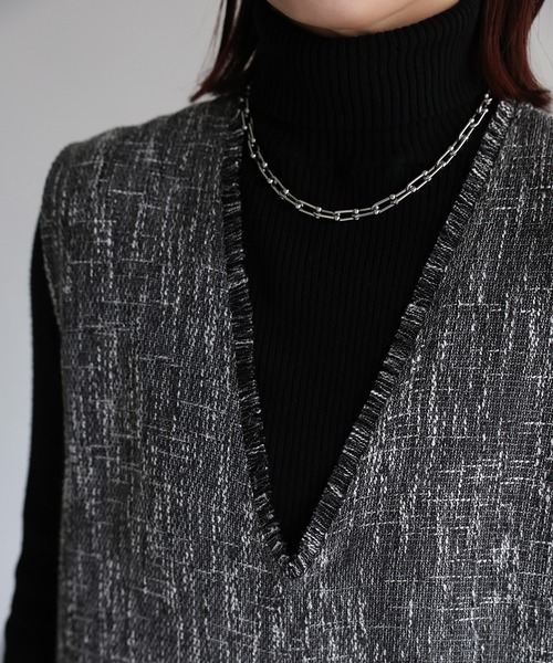 Riberry(リベリー)の「深Vネックツイードサロペット(サロペット/オーバーオール・レディース・ブラック・FREE)」の2枚目の写真