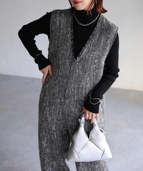 Riberry(リベリー)の「深Vネックツイードサロペット(サロペット/オーバーオール・レディース・ブラック・FREE)」の13枚目の写真