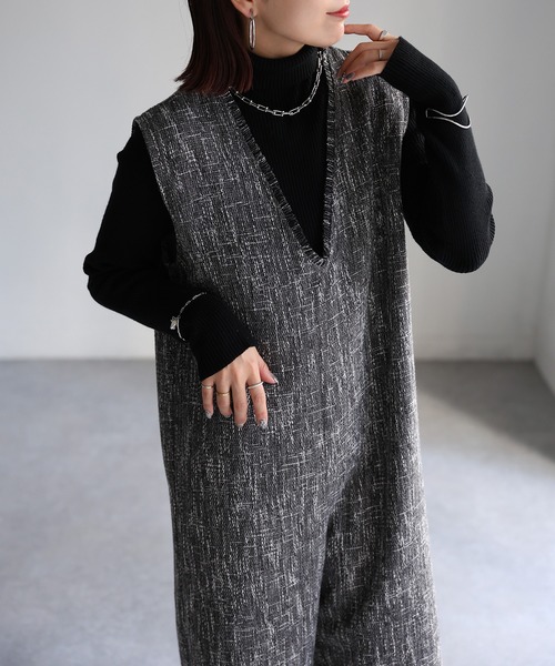 Riberry(リベリー)の「深Vネックツイードサロペット(サロペット/オーバーオール・レディース・ブラック・FREE)」の11枚目の写真