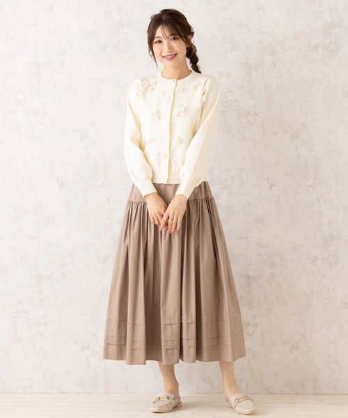 Rose Tiara(ローズティアラ)の「チュールフラワーニットカーディガン(ニット/セーター・レディース・オフホワイト/ブラック・46/42/38)」の18枚目の写真