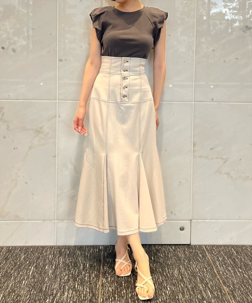 AND COUTURE(アンドクチュール)の「ハイウエストコルセットステッチスカート(スカート・レディース・ブラック/ベージュ/オレンジ・MEDIUM/SMALL)」の3枚目の写真