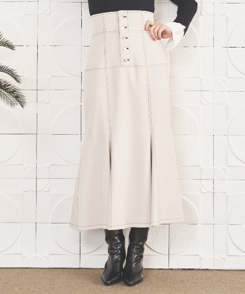 AND COUTURE(アンドクチュール)の「ハイウエストコルセットステッチスカート(スカート・レディース・ブラック/ベージュ/オレンジ・MEDIUM/SMALL)」の4枚目の写真