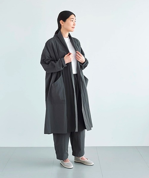 DO Original(ドー オリジナル)の「ata robe 1. / ナイロン ローブコート(その他アウター・レディース・ライトグレー/チャコールグレー・MEDIUM)」の9枚目の写真