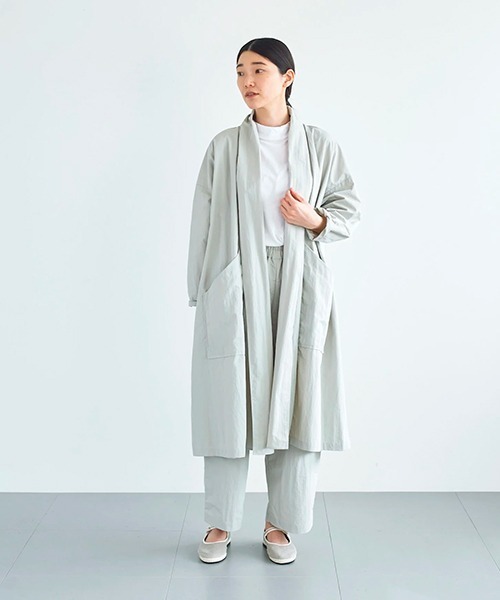 DO Original(ドー オリジナル)の「ata robe 1. / ナイロン ローブコート(その他アウター・レディース・ライトグレー/チャコールグレー・MEDIUM)」の12枚目の写真