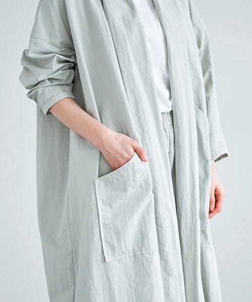 DO Original(ドー オリジナル)の「ata robe 1. / ナイロン ローブコート(その他アウター・レディース・ライトグレー/チャコールグレー・MEDIUM)」の16枚目の写真