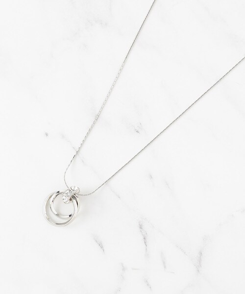 SHOO・LA・RUE(シューラルー)の「ダブルリングビジューポイントネックレス(ネックレス・レディース・シルバー/ゴールド/ピンクゴールド・00)」の2枚目の写真