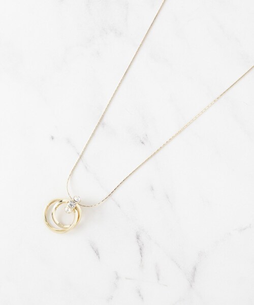 SHOO・LA・RUE(シューラルー)の「ダブルリングビジューポイントネックレス(ネックレス・レディース・シルバー/ゴールド/ピンクゴールド・00)」の3枚目の写真