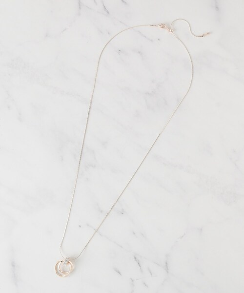 SHOO・LA・RUE(シューラルー)の「ダブルリングビジューポイントネックレス(ネックレス・レディース・シルバー/ゴールド/ピンクゴールド・00)」の7枚目の写真