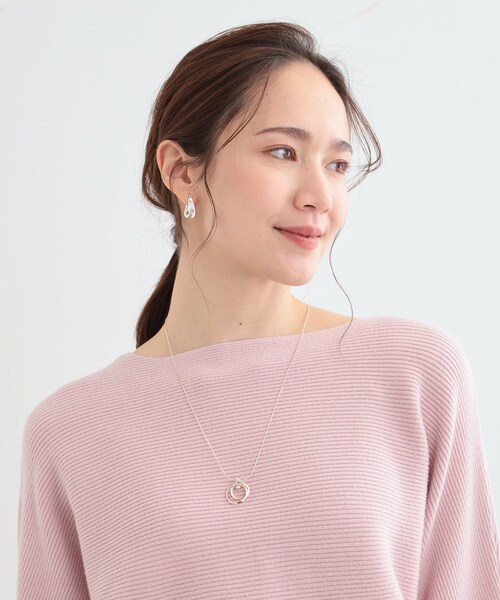 SHOO・LA・RUE(シューラルー)の「ダブルリングビジューポイントネックレス(ネックレス・レディース・シルバー/ゴールド/ピンクゴールド・00)」の4枚目の写真