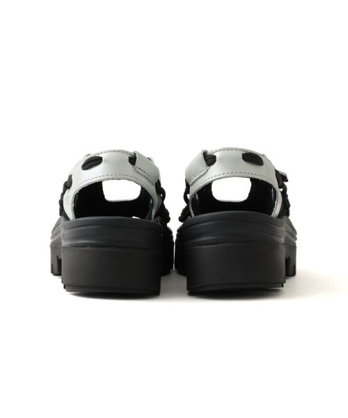 KEEN(キーン)の「KEEN UNEEK PLT MARY JANE / キーン ユニーク ピーエルティ メリージェーン(サンダル・レディース・ブラック×グレー・23.0cm/24.0cm/25.0cm/26.0cm)」の3枚目の写真