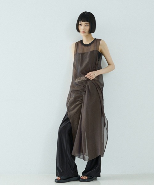 NOMINE（ノミネ）の「マルチWAY シアーシャーリング ワンピース(キャミワンピセット）（ワンピース・レディース・チャコールグレー/ブラック/レッド系その他/グレイッシュベージュ・フリー）」の2枚目の写真