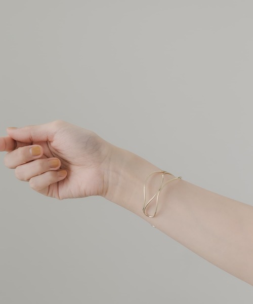 SMELLY（スメリー）の「メタルスィンニュアンスラインバングル（バングル/リストバンド・レディース・ゴールド・-）」の3枚目の写真