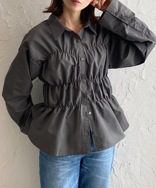 She's Closet(シーズクローゼット)の「シャーリングビスチェデザインシャツブラウス(シャツ/ブラウス・レディース・ホワイト/ブルー/チャコールグレー・FREE)」の1枚目の写真