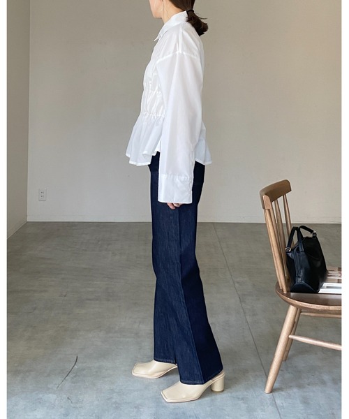 She's Closet(シーズクローゼット)の「シャーリングビスチェデザインシャツブラウス(シャツ/ブラウス・レディース・ホワイト/ブルー/チャコールグレー・FREE)」の9枚目の写真