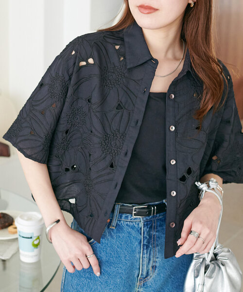 DISCOAT(ディスコート)の「【India】刺繍花柄半袖シャツ(シャツ/ブラウス・レディース・ライム/オフホワイト/ブラック・FREE)」の3枚目の写真