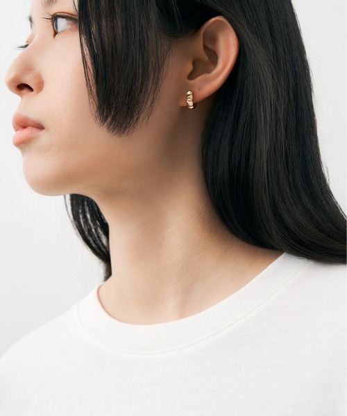 Jewel closet by L&Co.(ジュエルクローゼットバイエルアンドコー)の「K10 フープ ピアス【動画あり】(ピアス(両耳用)・レディース・イエローゴールド・FREE)」の5枚目の写真