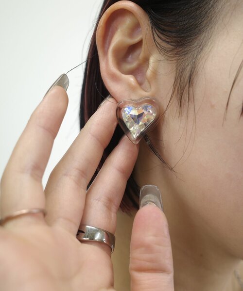 WHO'S WHO gallery（フーズフーギャラリー）の「キラキラハートピアス（ピアス（両耳用）・レディース・クリア・FREE）」の2枚目の写真
