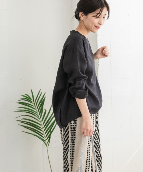 URBAN RESEARCH DOORS(アーバンリサーチドアーズ)の「リネンバックタックプルオーバー(シャツ/ブラウス・レディース・オフホワイト/ネイビー/グリーン系その他/ライトブルー・MEDIUM)」の4枚目の写真