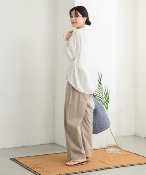 URBAN RESEARCH DOORS(アーバンリサーチドアーズ)の「リネンバックタックプルオーバー(シャツ/ブラウス・レディース・オフホワイト/ネイビー/グリーン系その他/ライトブルー・MEDIUM)」の11枚目の写真