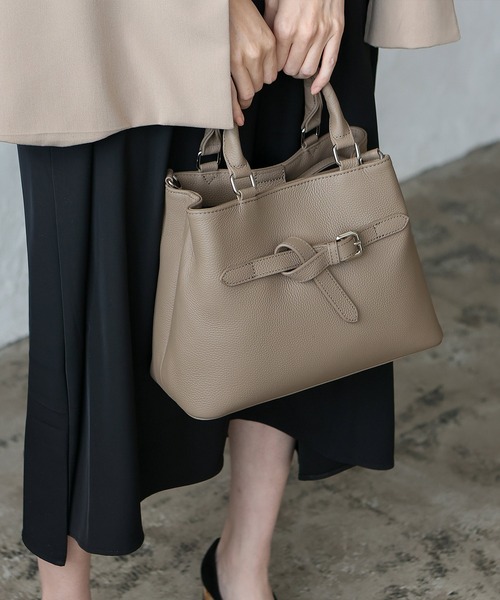 VitaFelice(ヴィータフェリーチェ)の「本革2ルーム2wayトートバッグ ベルトデザイン ハンドバッグ フォーマルバッグ セレモニーバッグ(トートバッグ・レディース・アッシュグレー/ブラック/ベージュ系・FREE)」の3枚目の写真