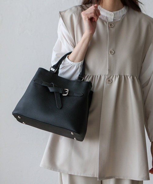 VitaFelice(ヴィータフェリーチェ)の「本革2ルーム2wayトートバッグ ベルトデザイン ハンドバッグ フォーマルバッグ セレモニーバッグ(トートバッグ・レディース・アッシュグレー/ブラック/ベージュ系・FREE)」の2枚目の写真