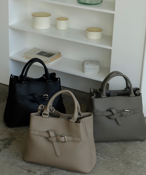 VitaFelice(ヴィータフェリーチェ)の「本革2ルーム2wayトートバッグ ベルトデザイン ハンドバッグ フォーマルバッグ セレモニーバッグ(トートバッグ・レディース・アッシュグレー/ブラック/ベージュ系・FREE)」の4枚目の写真